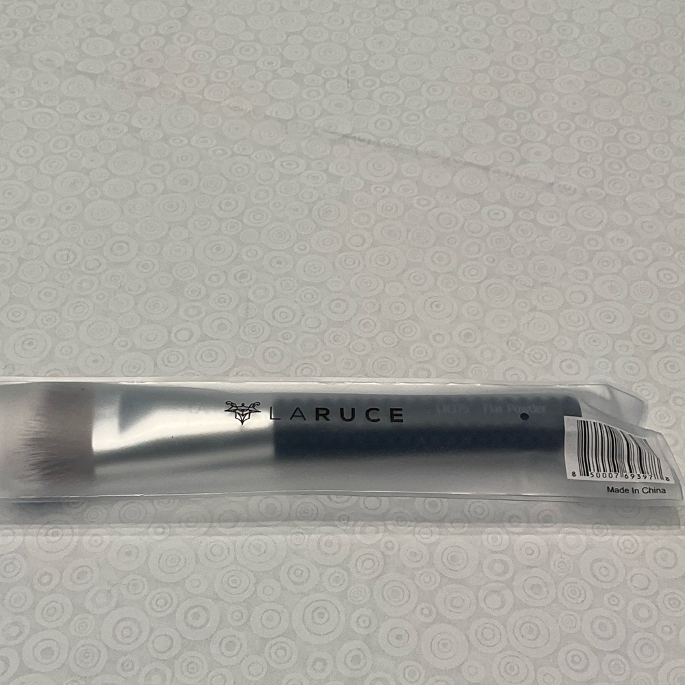 Laruce Flat Powder Brush LR375